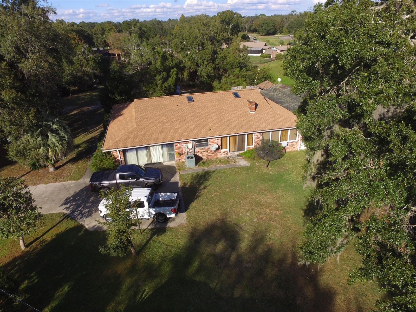Listing photo 3 for 35412 Crescent Dr