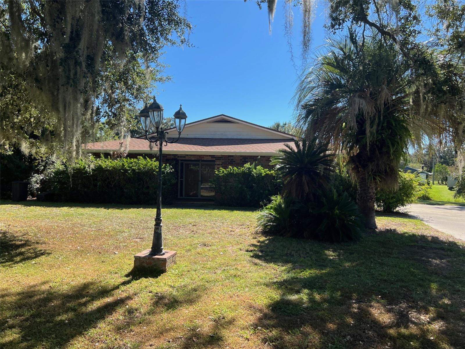 Listing photo 1 for 35412 Crescent Dr