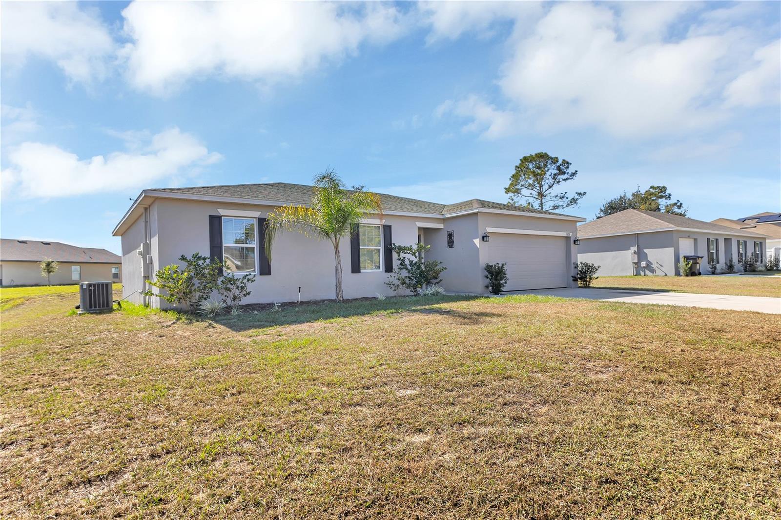 Listing photo 2 for 1626 Redfin Dr