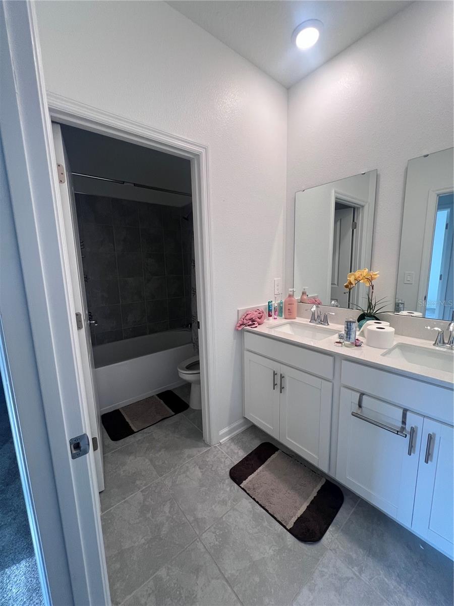 Listing photo 3 for 2653 Runners Cir