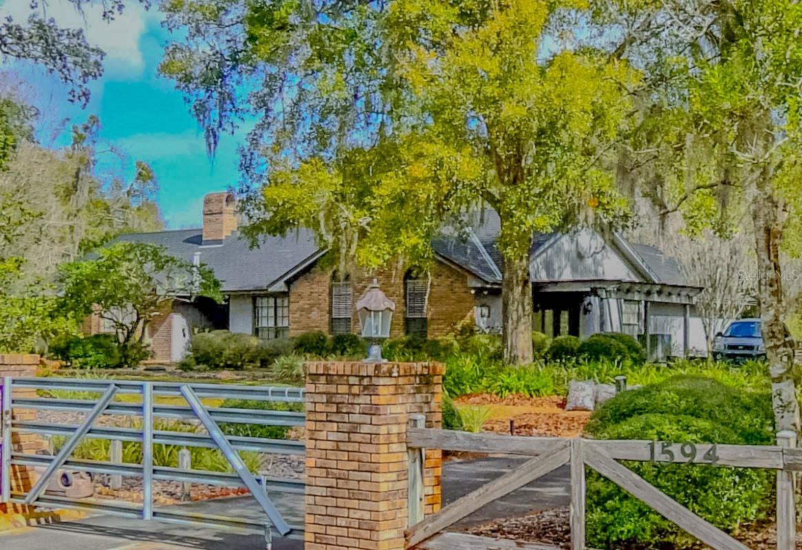 1594 VAN HERCKE LANE