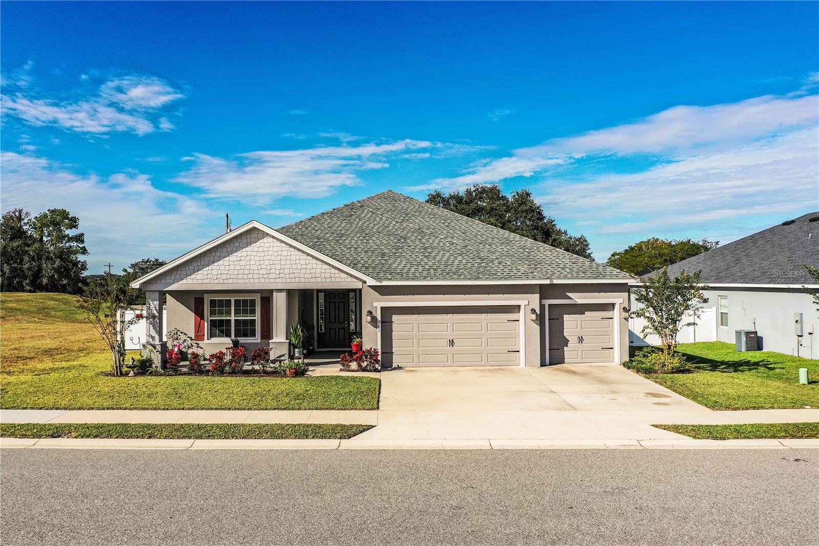 Listing photo 1 for 261 Walkers Point Dr