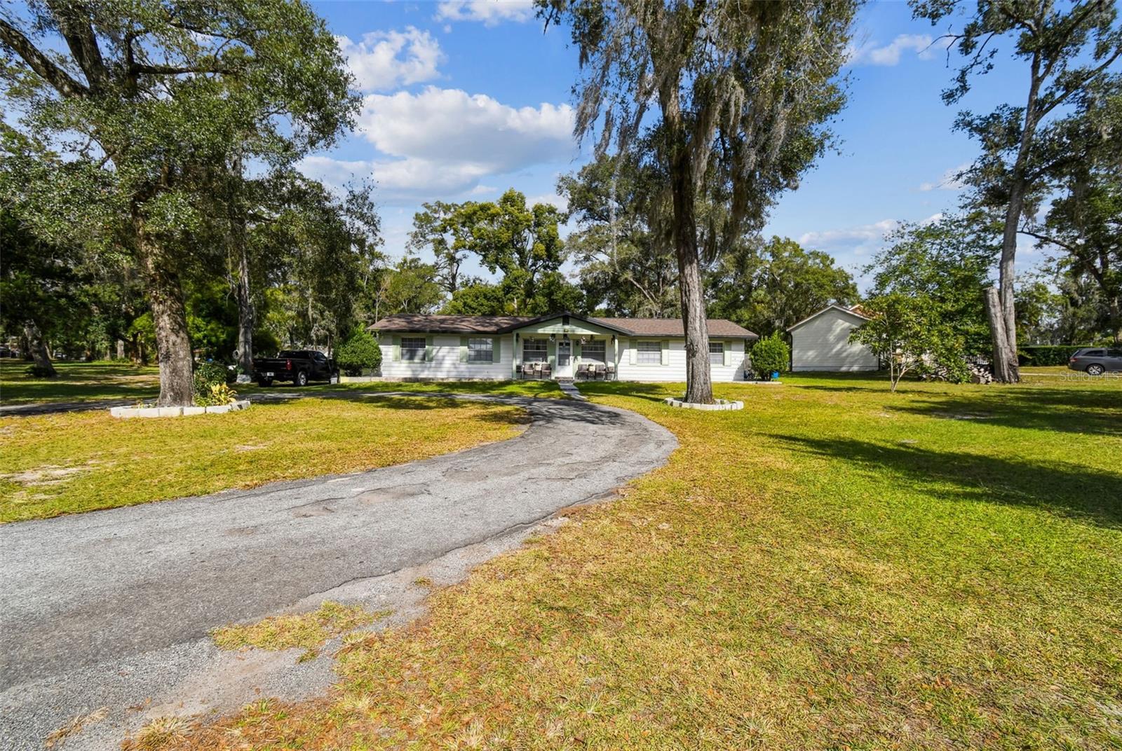 Listing photo 3 for 25309 Carnoustie Dr