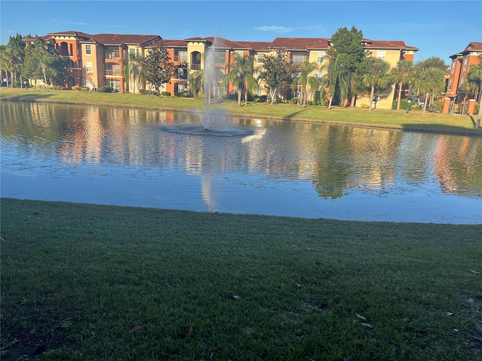 Listing photo 2 for 5572 Metrowest Blvd #209