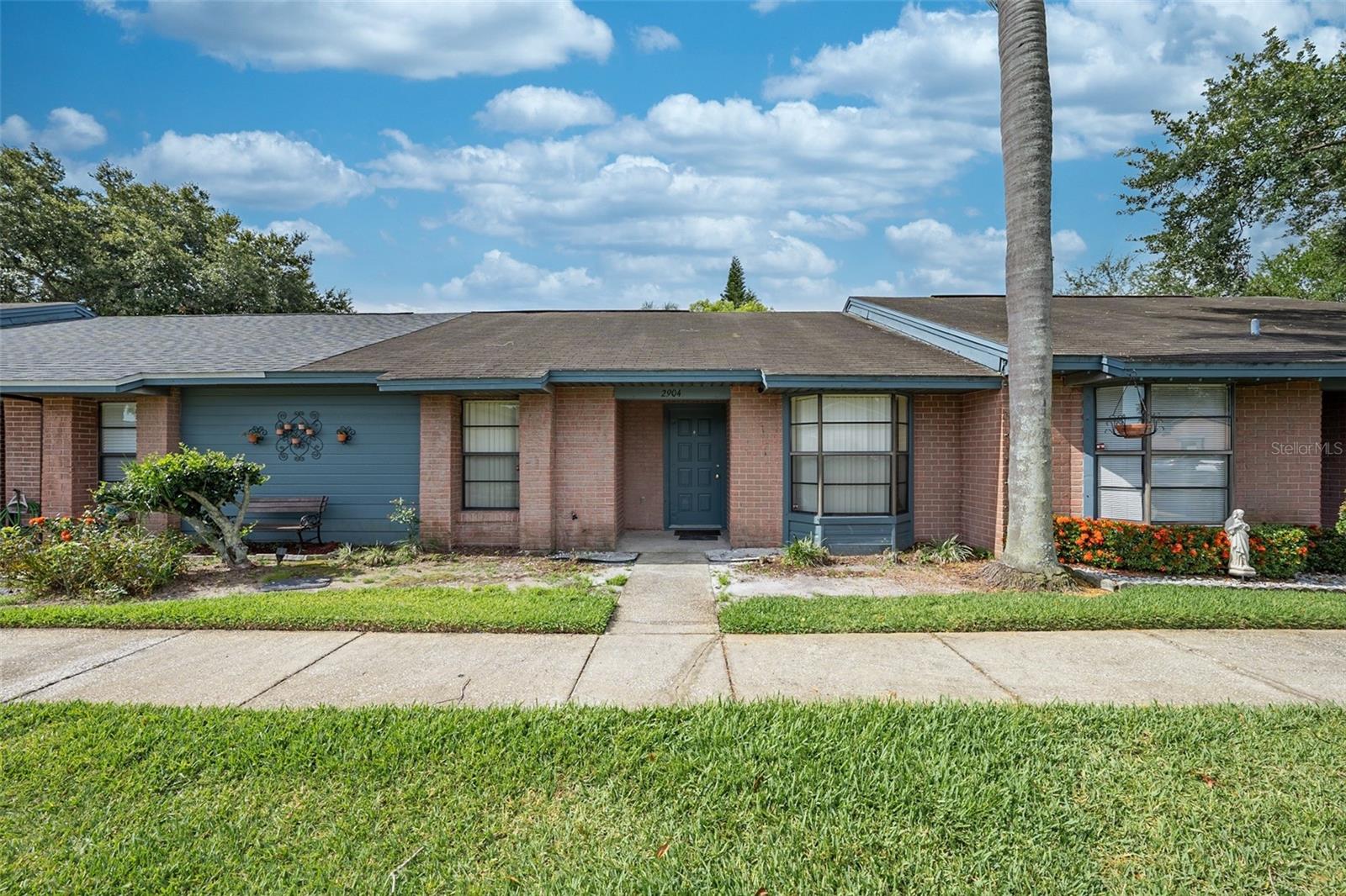 2904 SQUIRE OAK COURT