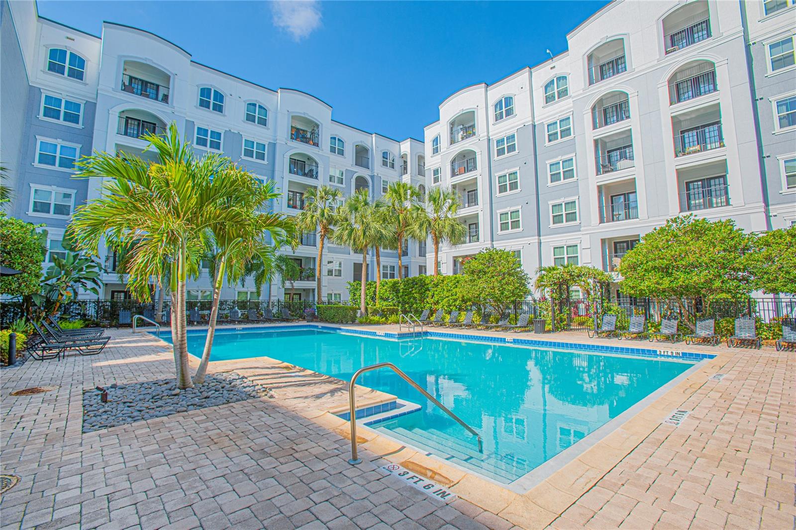 204 E SOUTH STREET Unit 2061