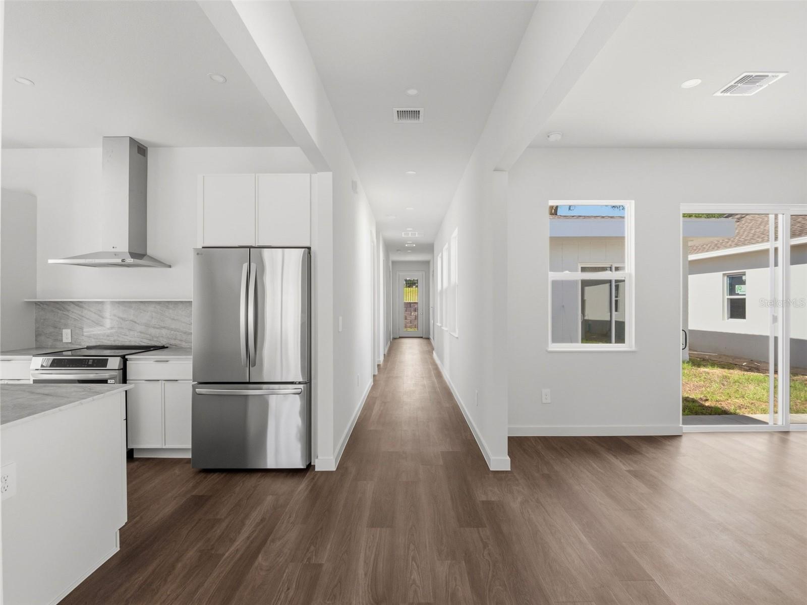 Listing photo 3 for 458 Skyfield Ct