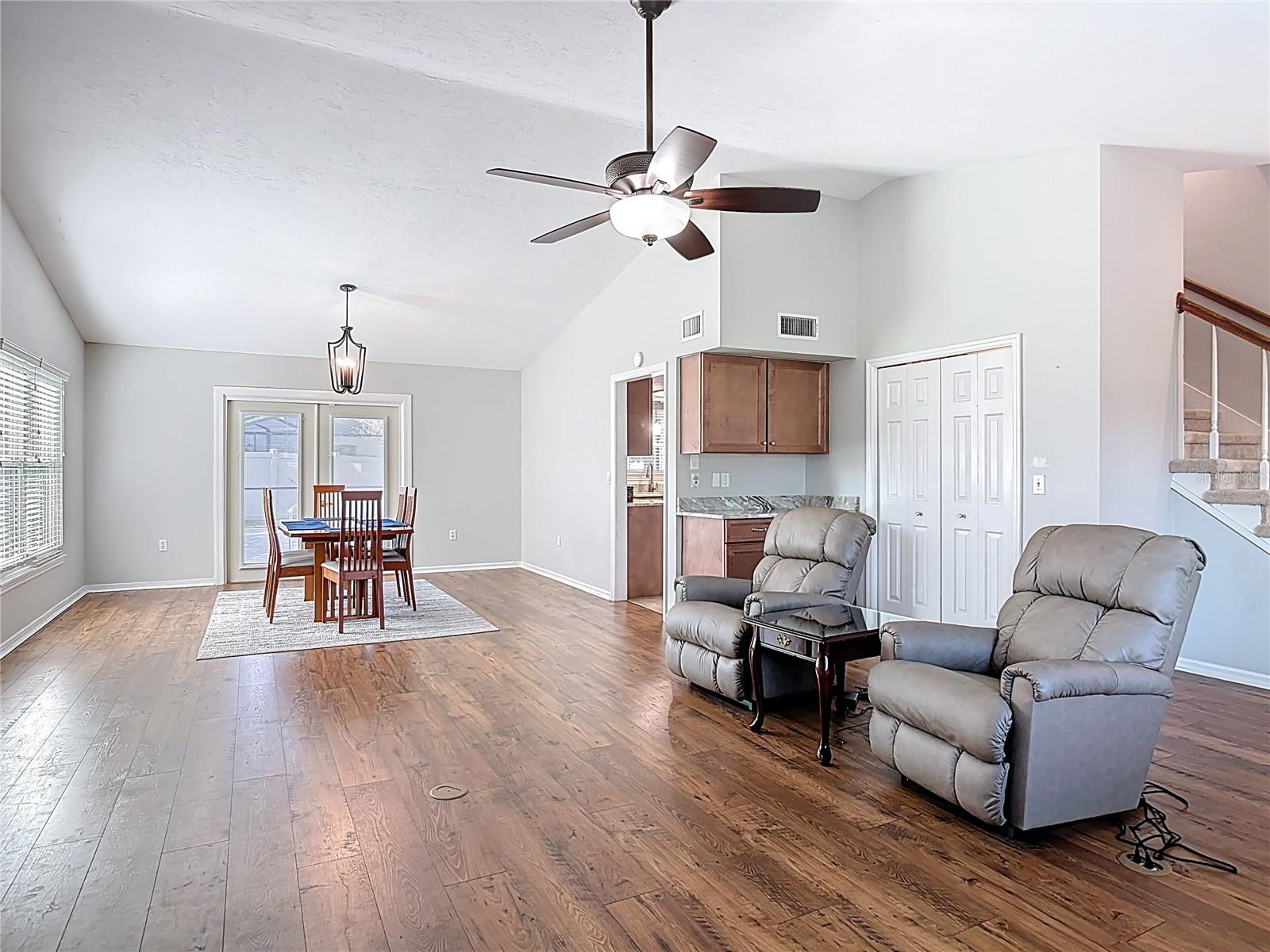 Listing photo 3 for 1807 Virginia Ct
