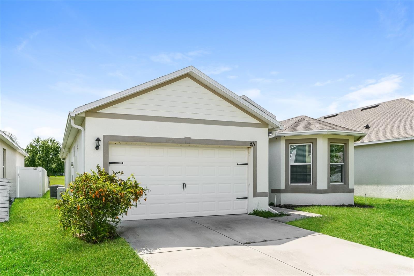 Listing photo 2 for 571 Autumn Stream Dr
