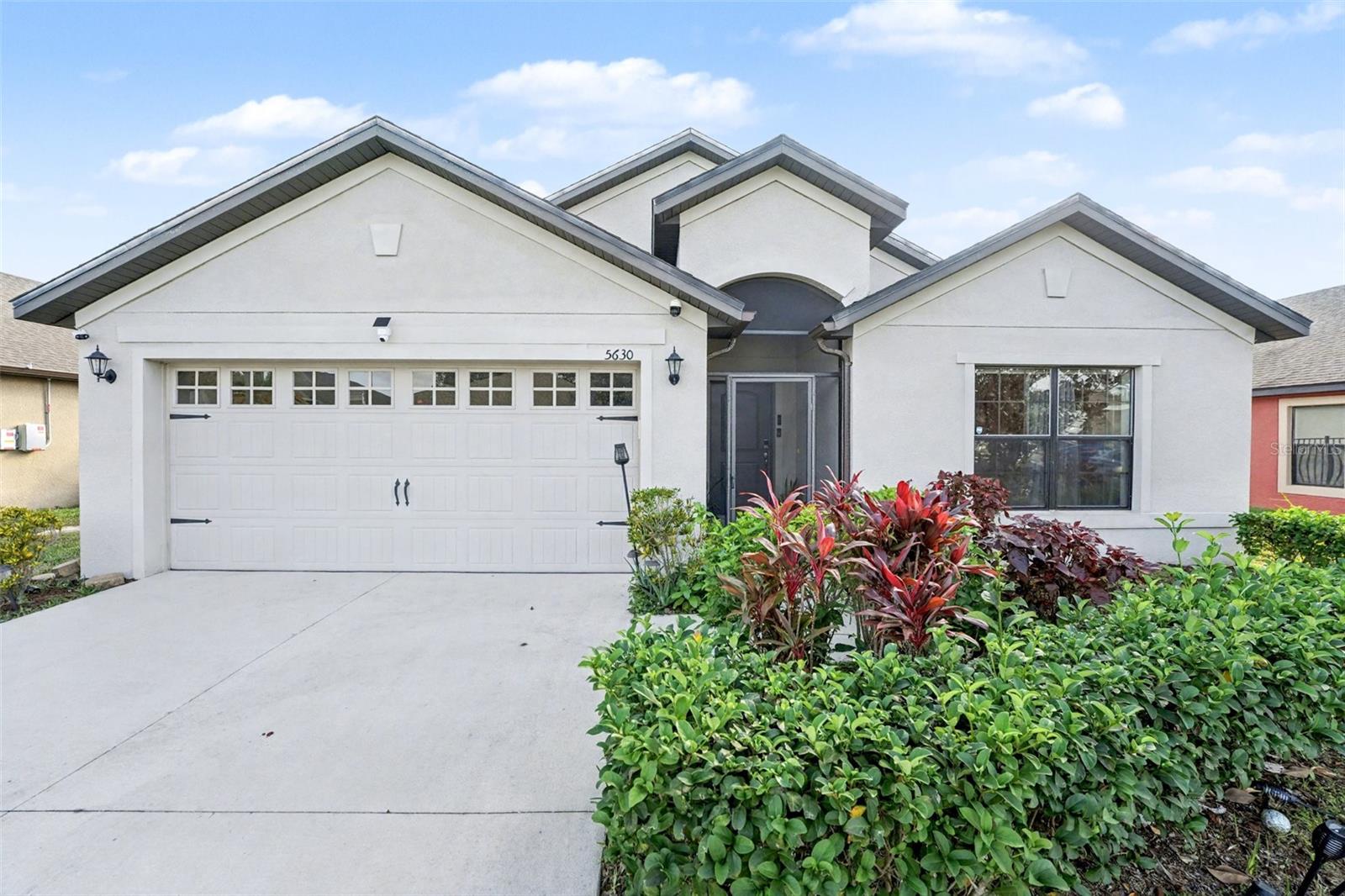 Listing photo 2 for 5630 Elsinore Way