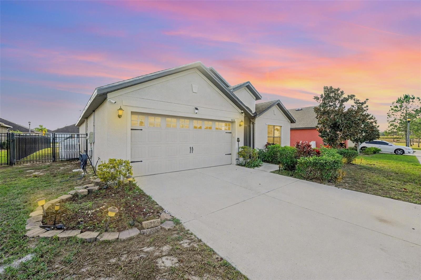 Listing photo 3 for 5630 Elsinore Way