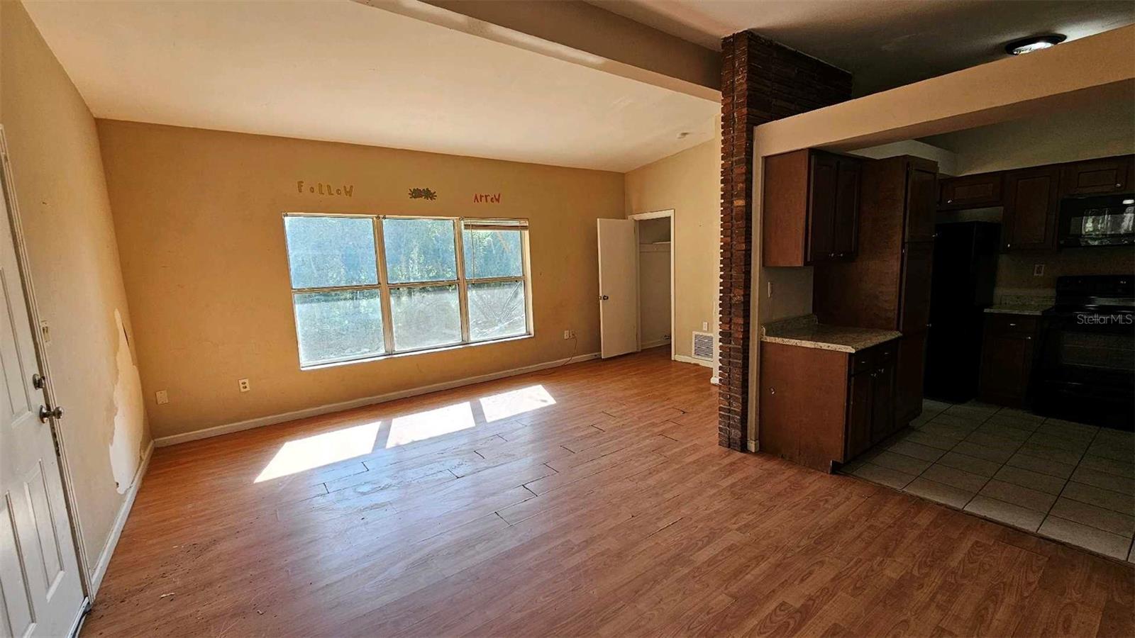 Listing photo 3 for 1017 Cypress St