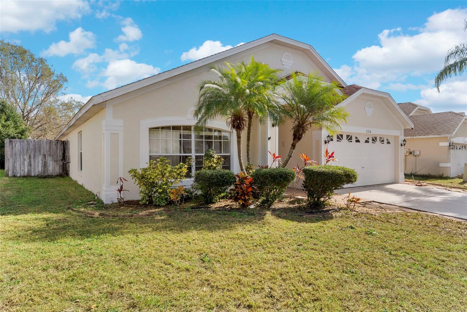 Listing photo 2 for 226 Jessamine Dr