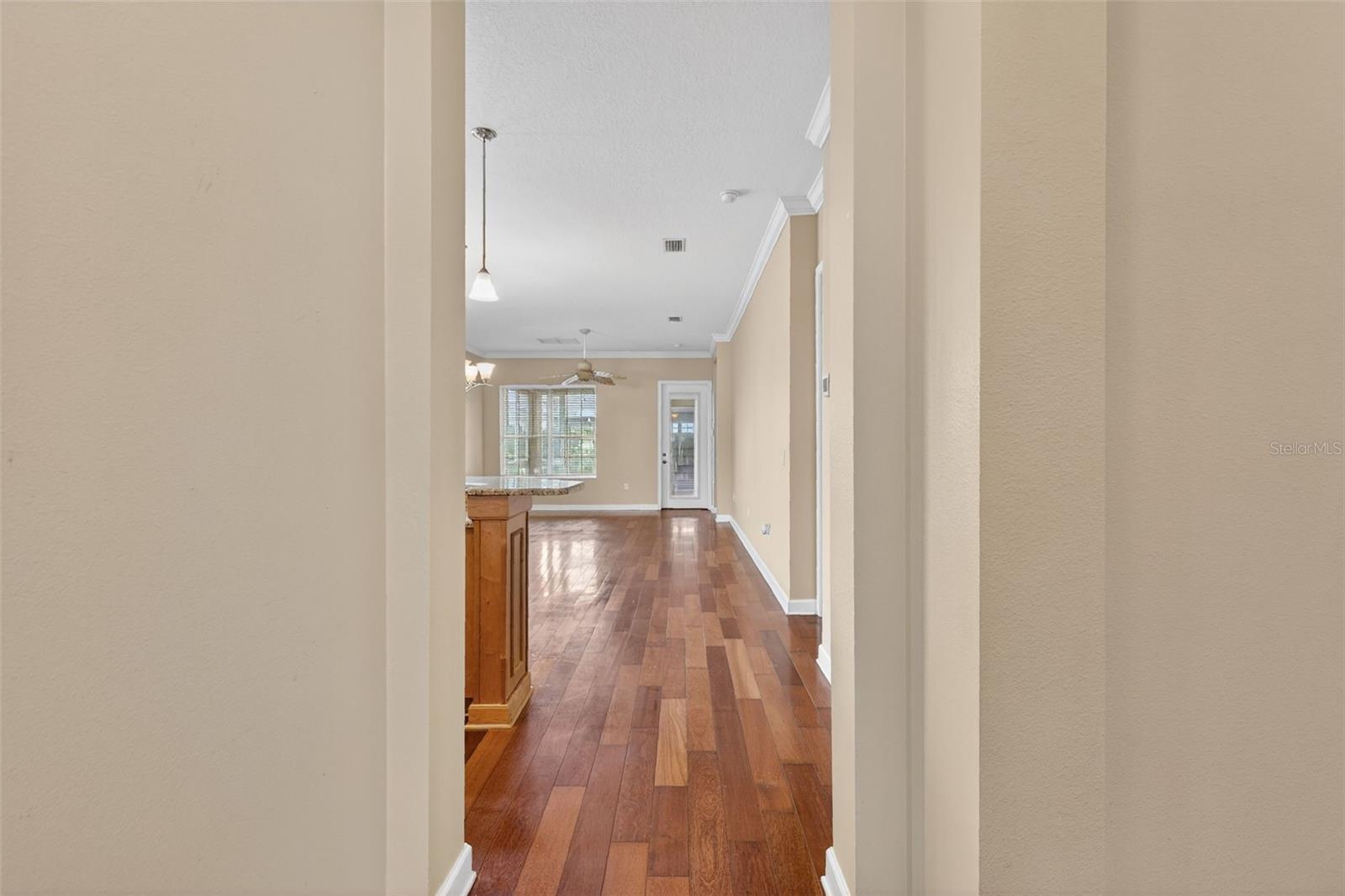 Listing photo 3 for 2117 Appalachee Cir