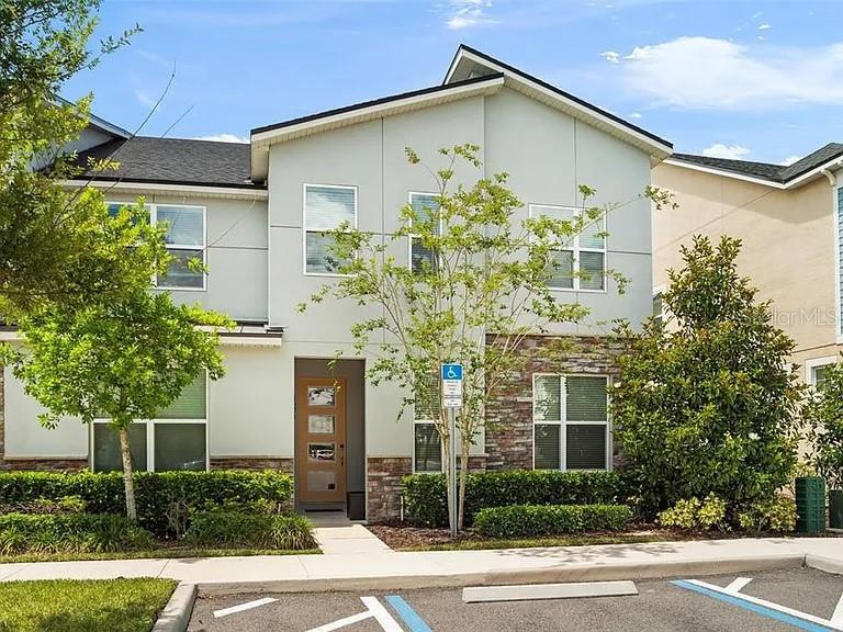 1521 CAREY PALM CIRCLE