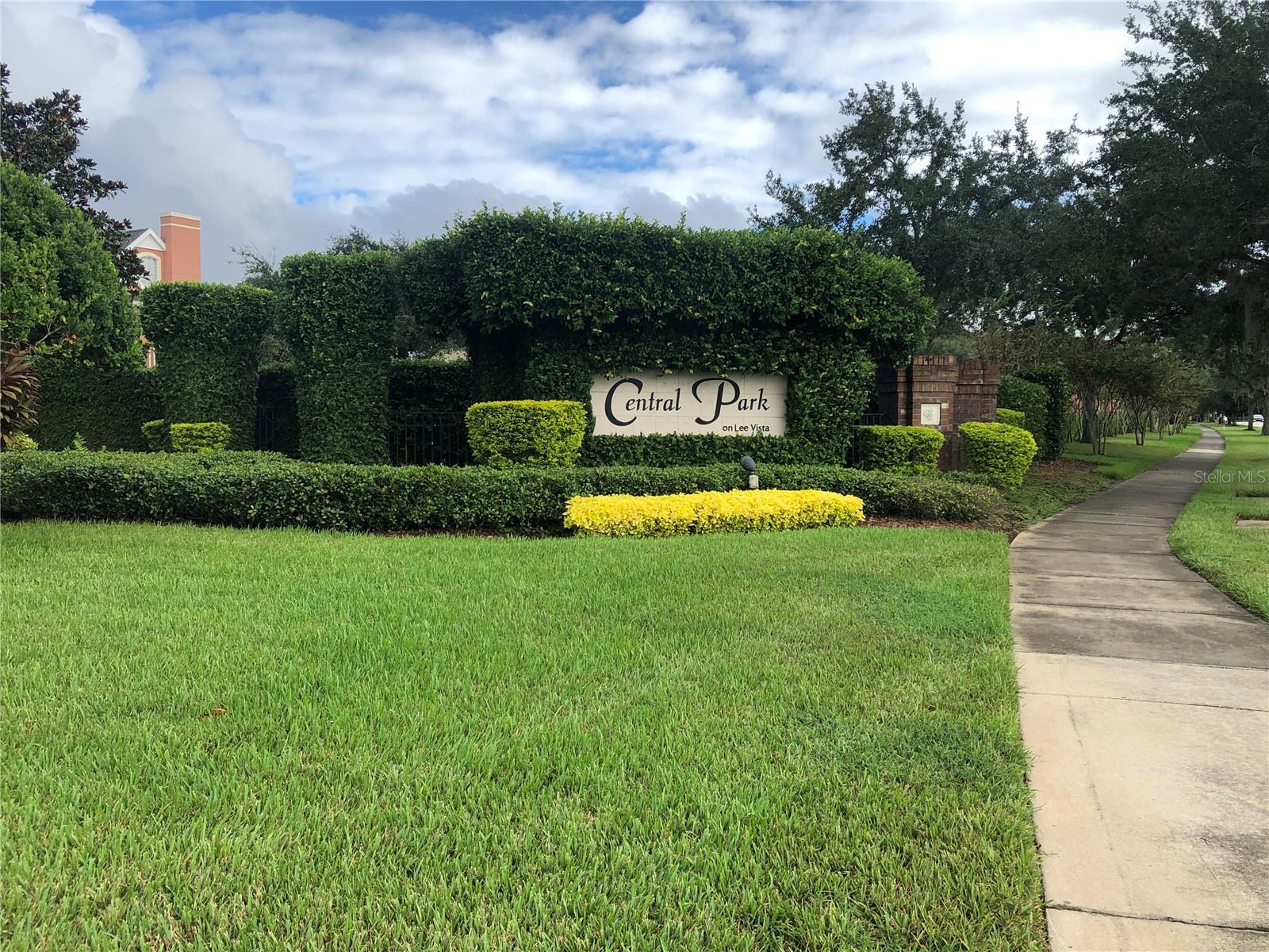 Listing photo 2 for 9061 Lee Vista Blvd #1306
