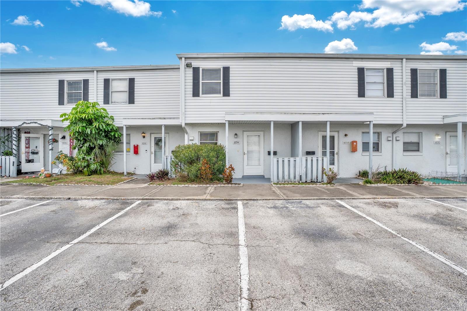 1824 AMBERLY AVENUE Unit T8