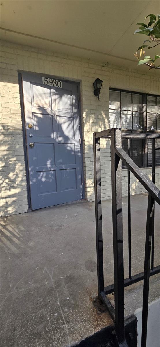 Listing photo 3 for 5930 Village Cir #ge
