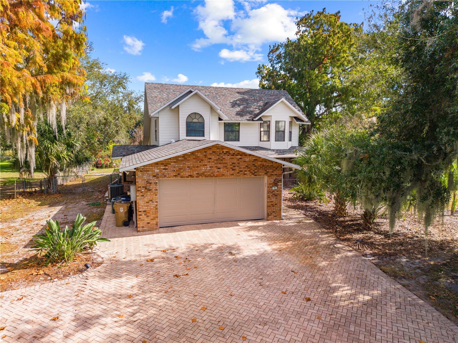 215 E LAKE SHORE BOULEVARD