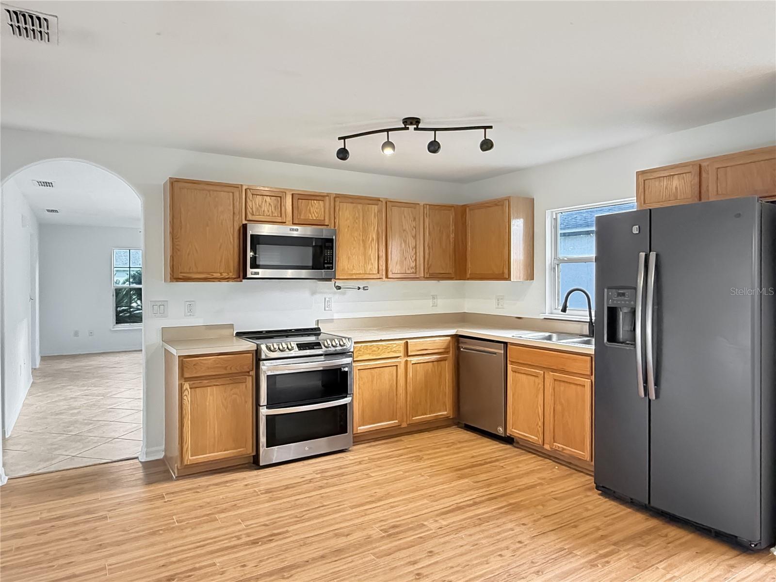 Listing photo 3 for 118 Brightview Dr
