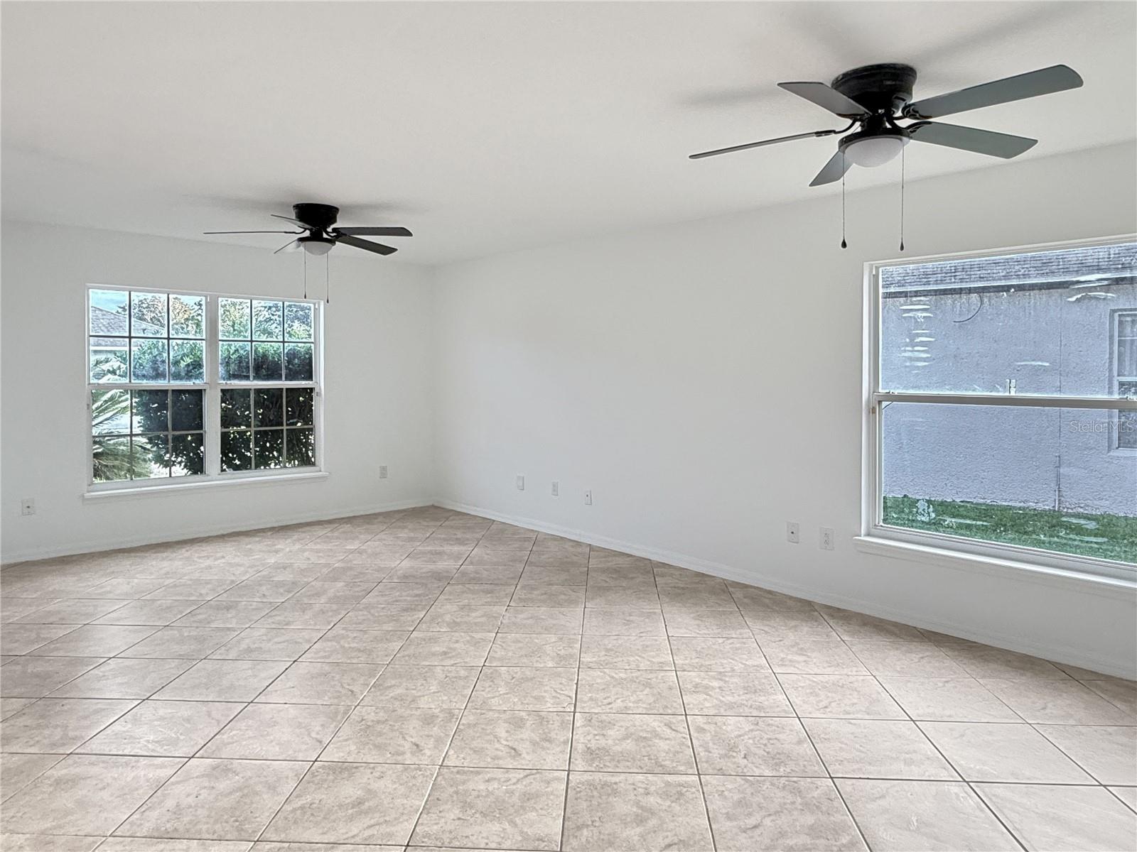 Listing photo 2 for 118 Brightview Dr