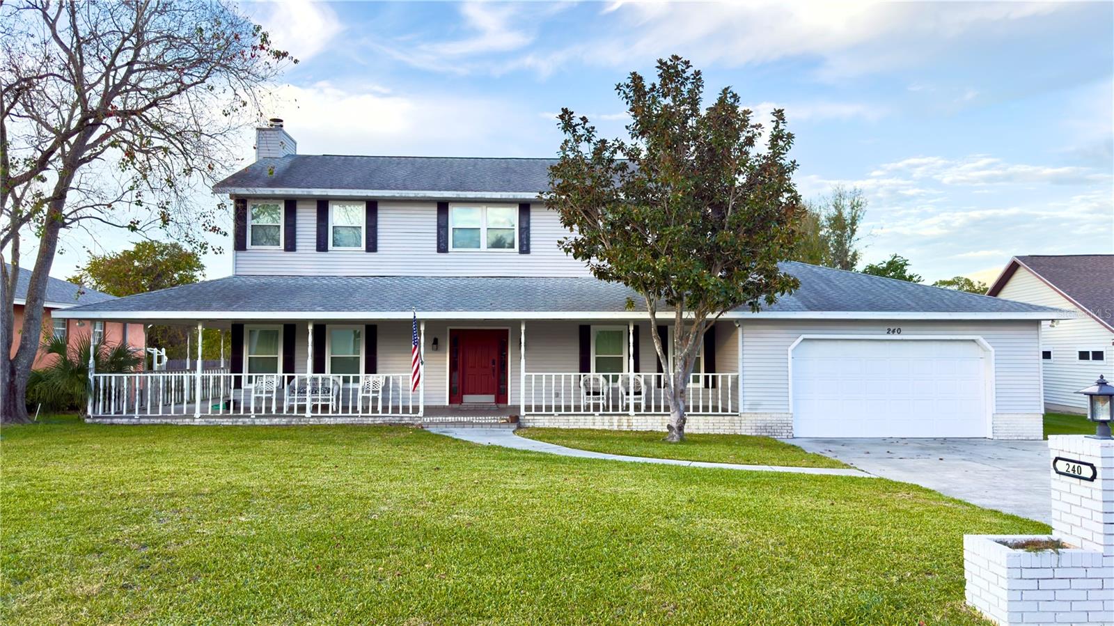 Listing photo 1 for 240 Santa Rosa Dr