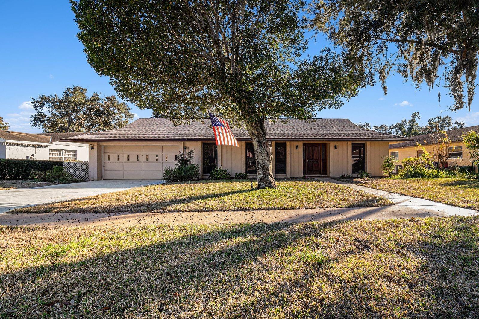 607 E LAKESHORE DRIVE