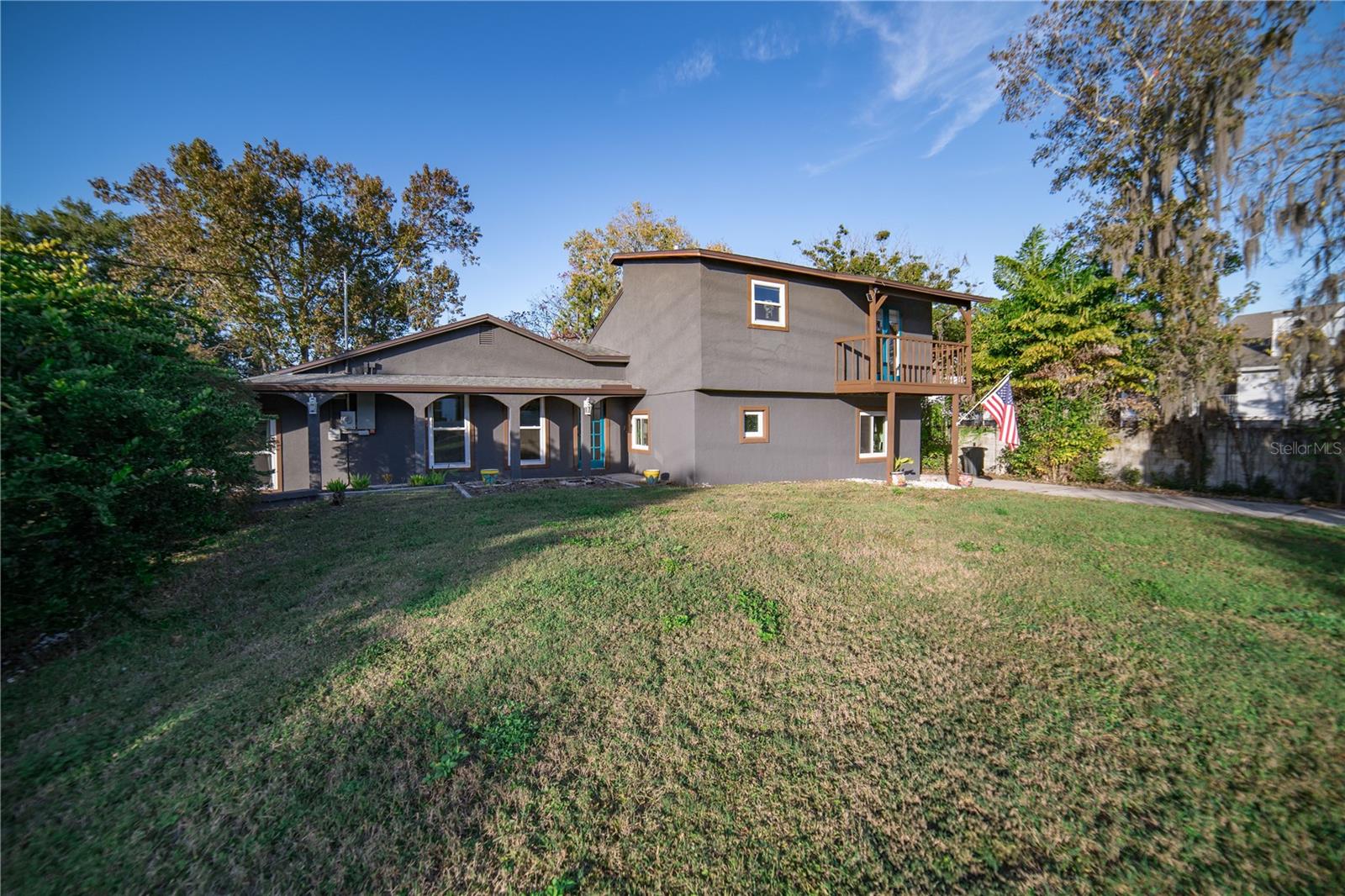 2330 NARCISSUS AVENUE