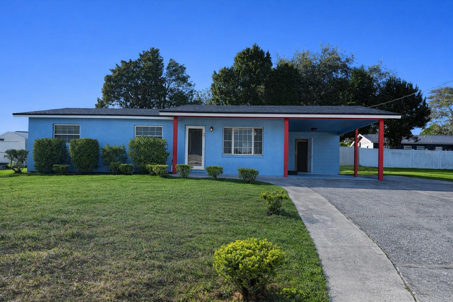 Listing photo 2 for 926 Everett St