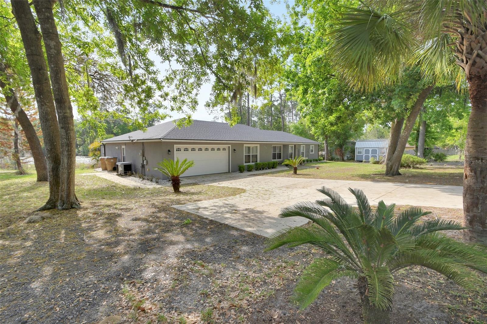 Listing photo 3 for 43746 Sunset Dr