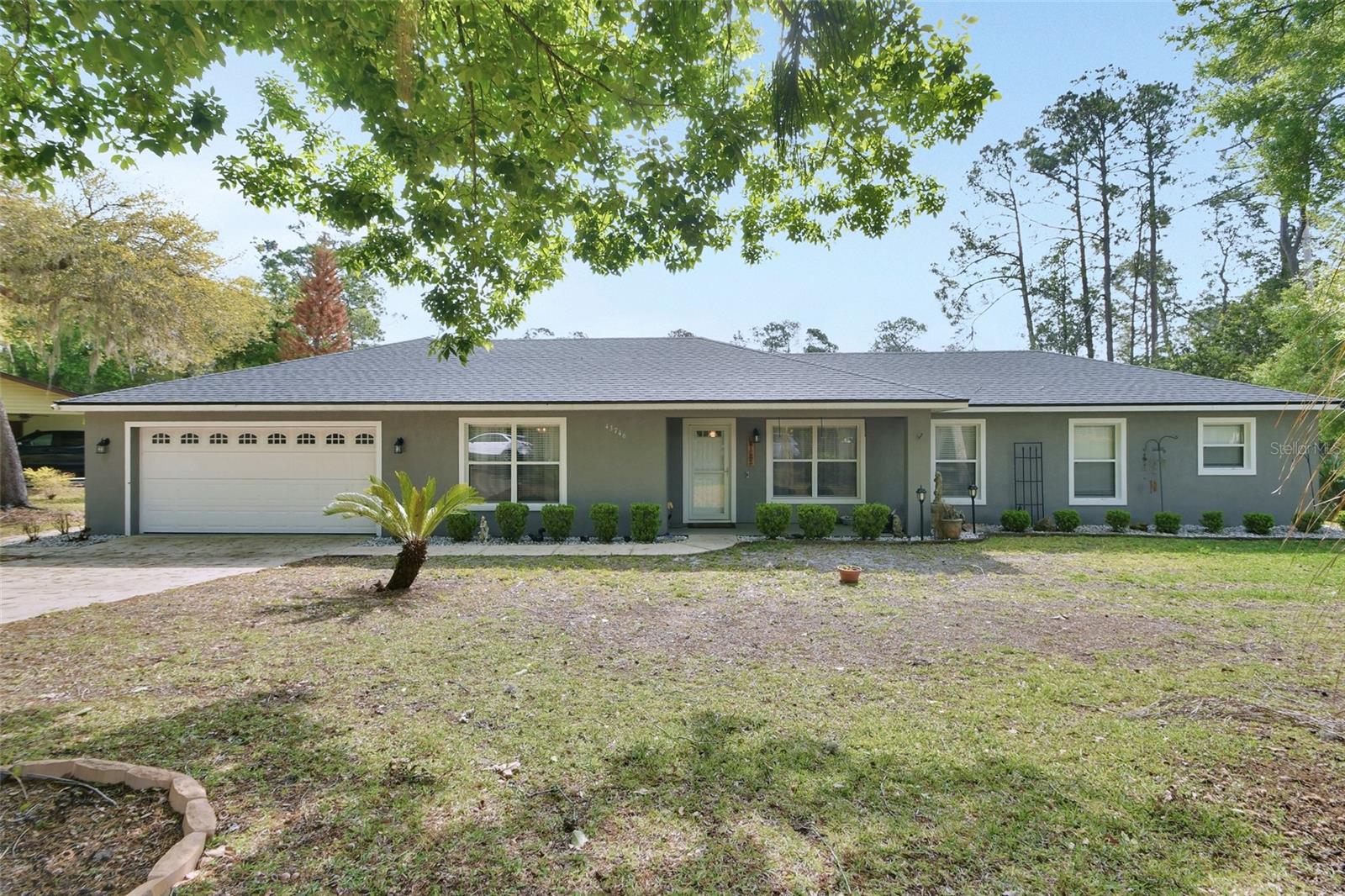 Listing photo 1 for 43746 Sunset Dr