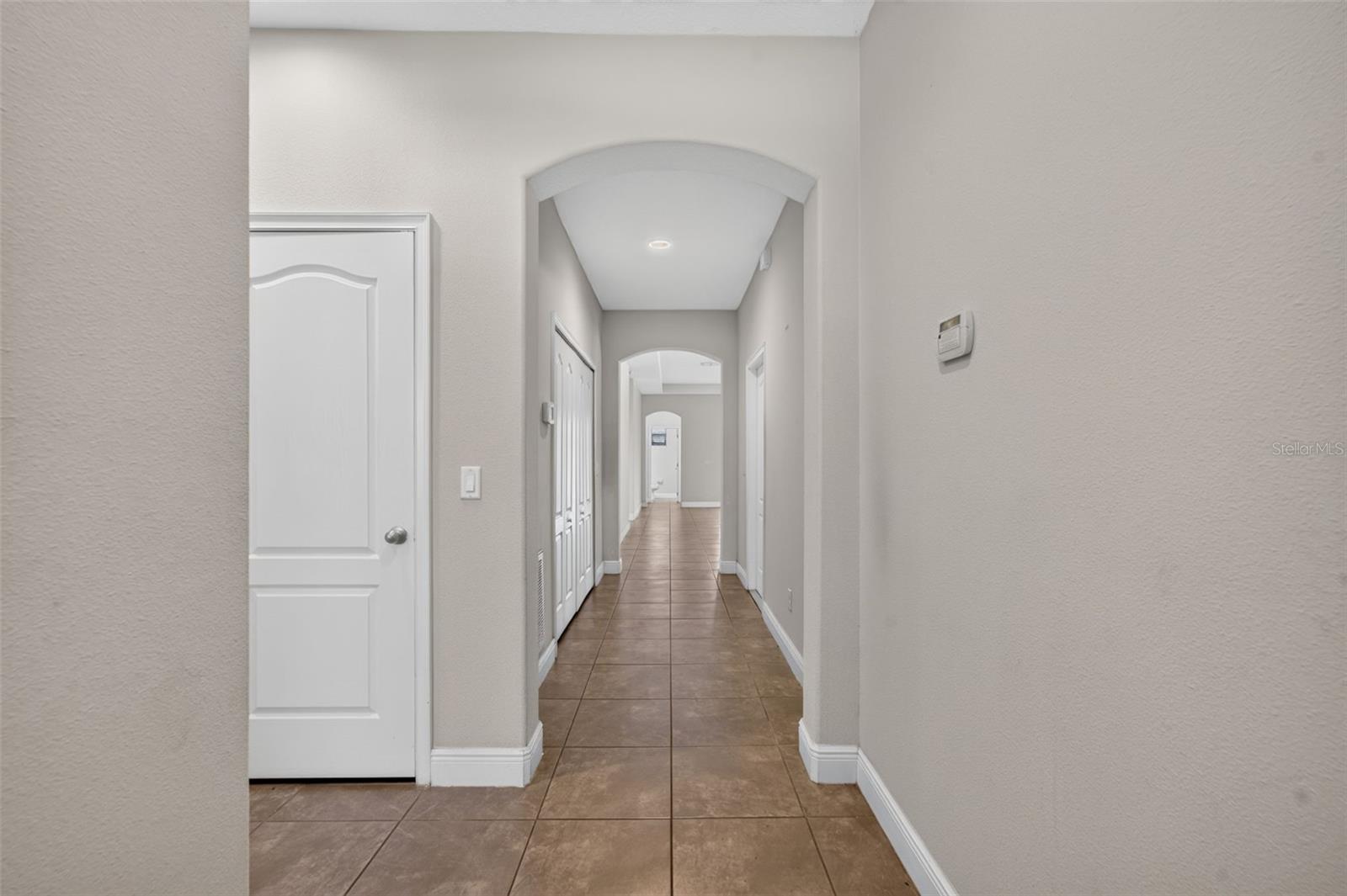 Listing photo 3 for 161 Kenny Blvd