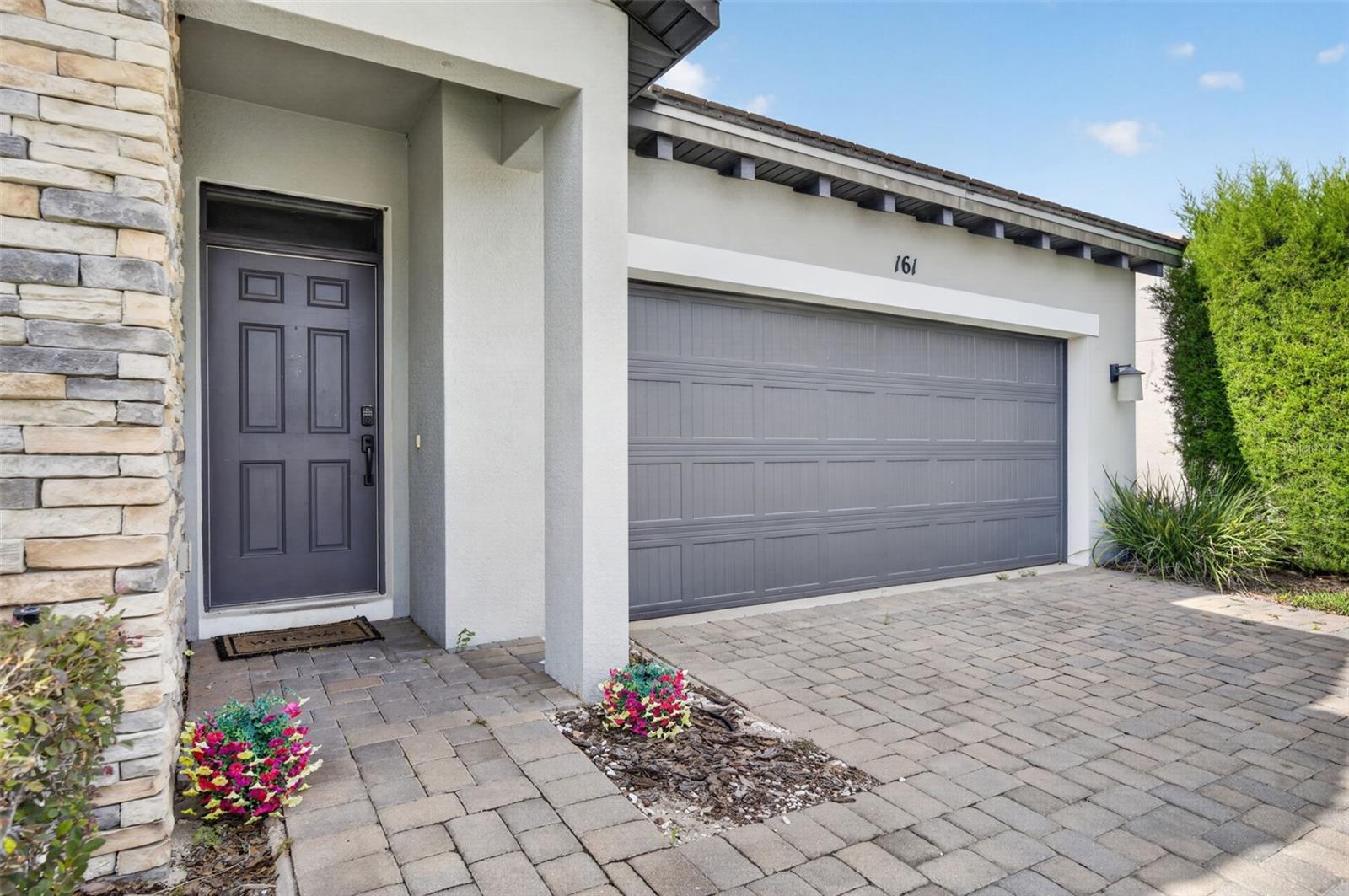 Listing photo 2 for 161 Kenny Blvd