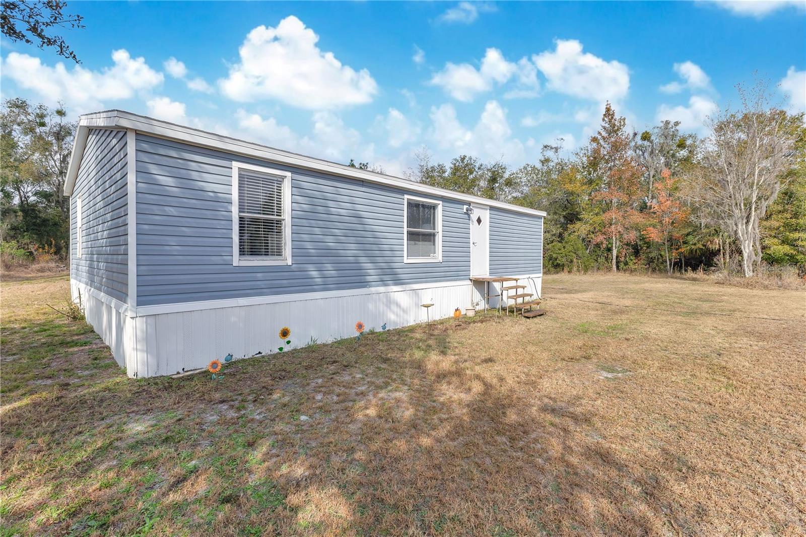 Listing photo 2 for 10810 Sportsman Trl