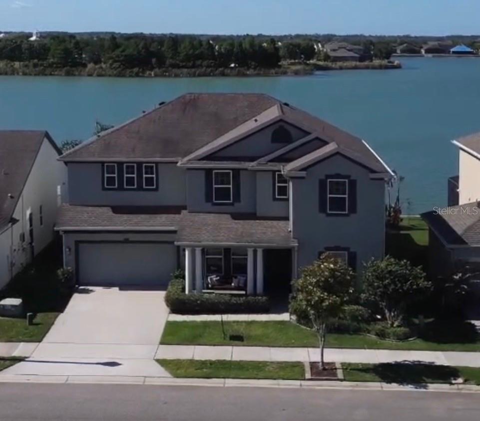 Listing photo 2 for 417 Blue Cypress Dr