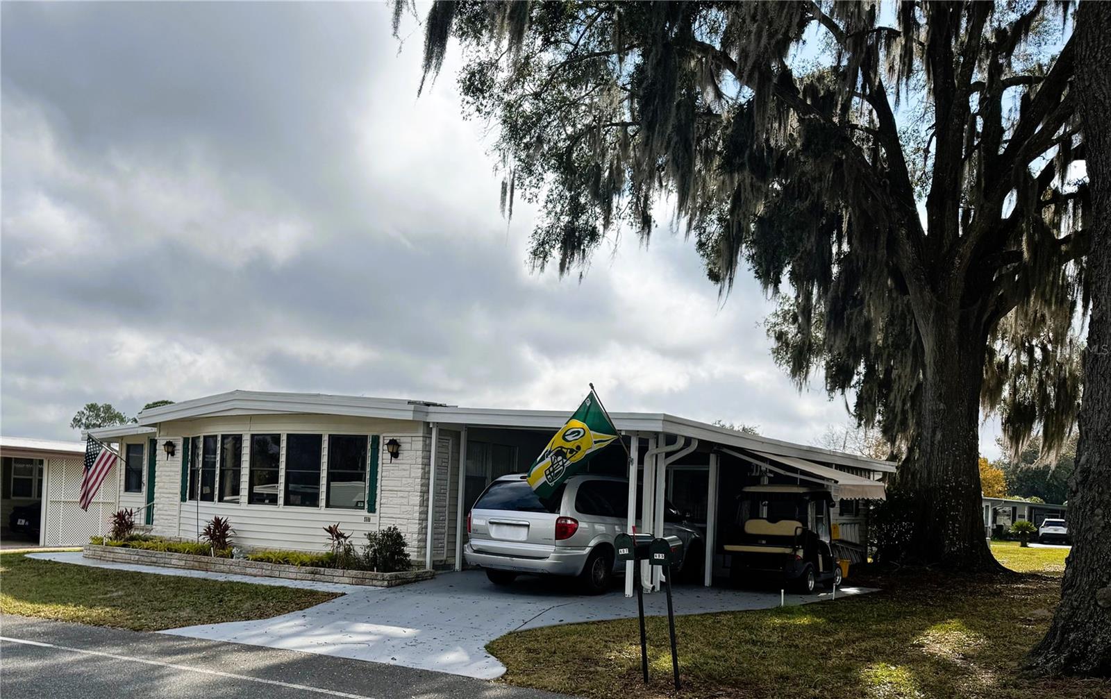 Listing photo 3 for 407 Palo Verde Dr