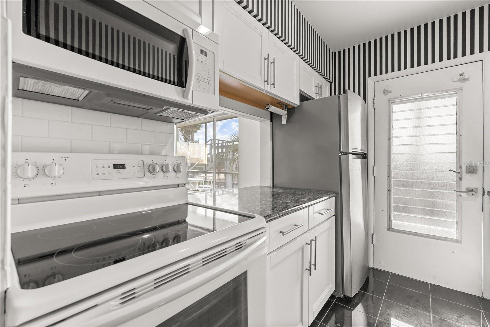 Listing photo 3 for 1700 6th St Nw #b24