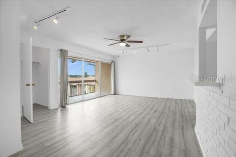 Listing photo 3 for 564 Orange Dr #40