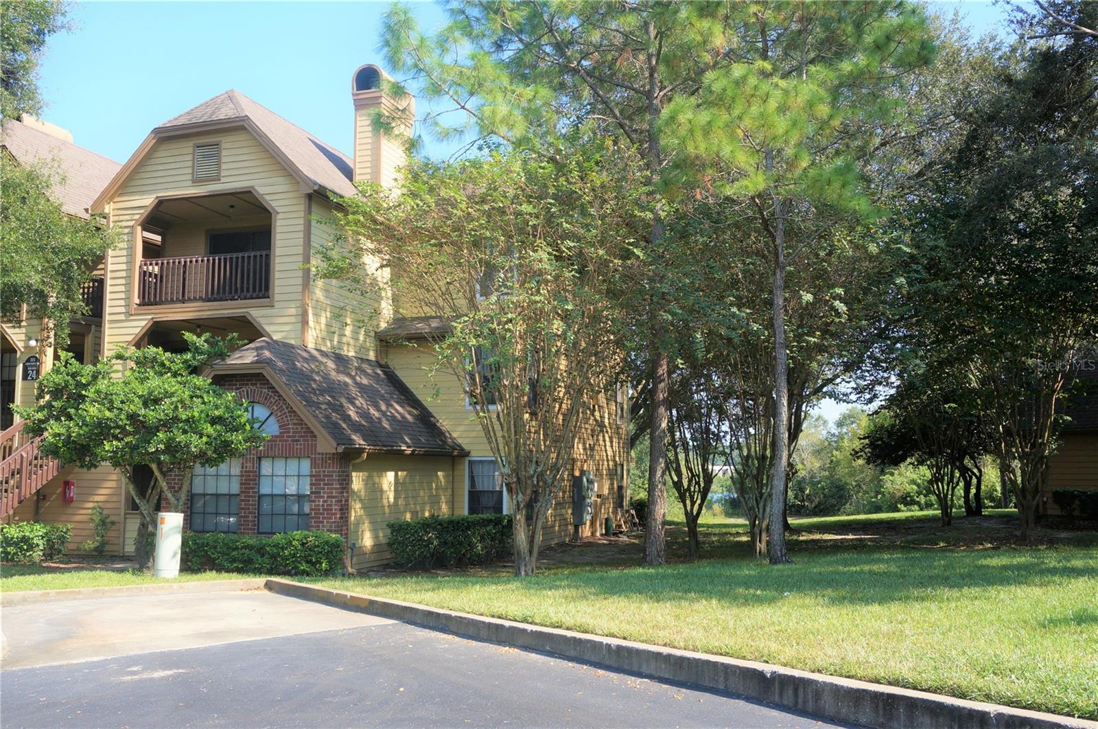 315 LAKEPOINTE DRIVE Unit 102