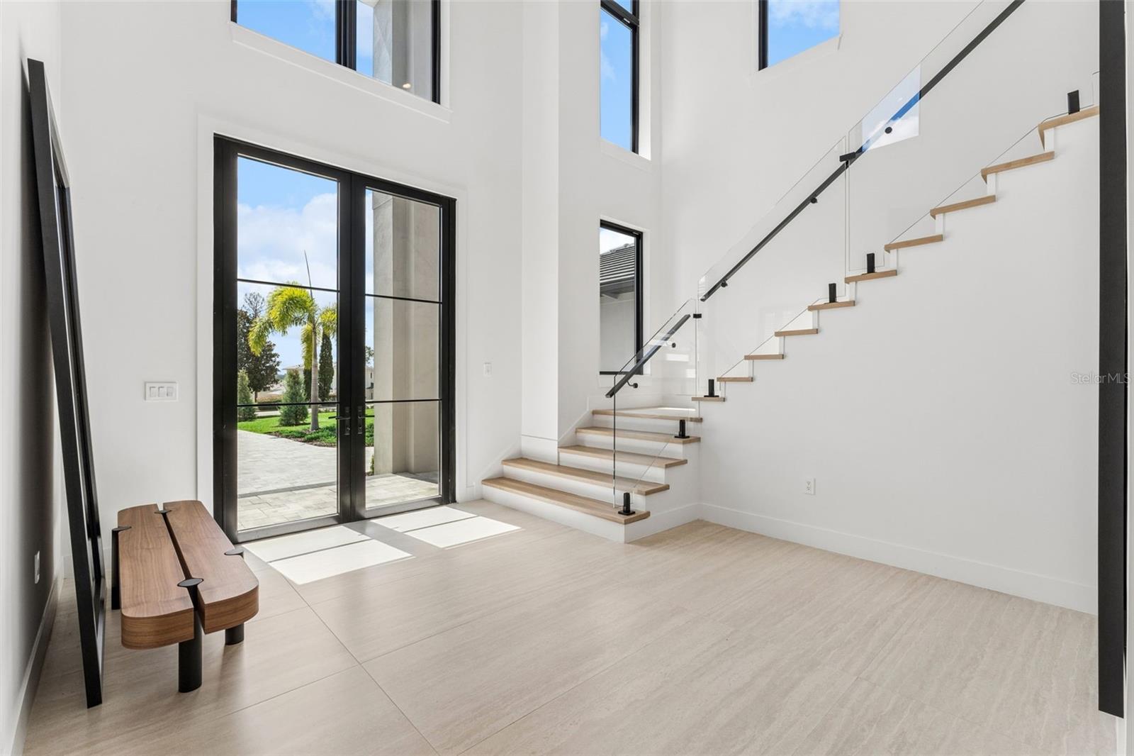 Listing photo 3 for 16118 Pendio Dr