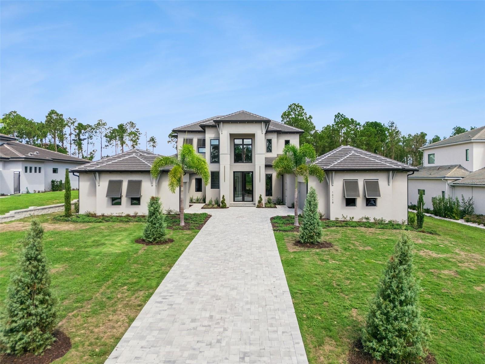 Listing photo 1 for 16118 Pendio Dr