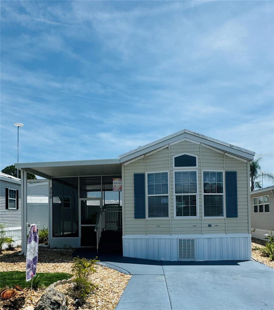 Listing photo 1 for 300 Royal Troon Loop
