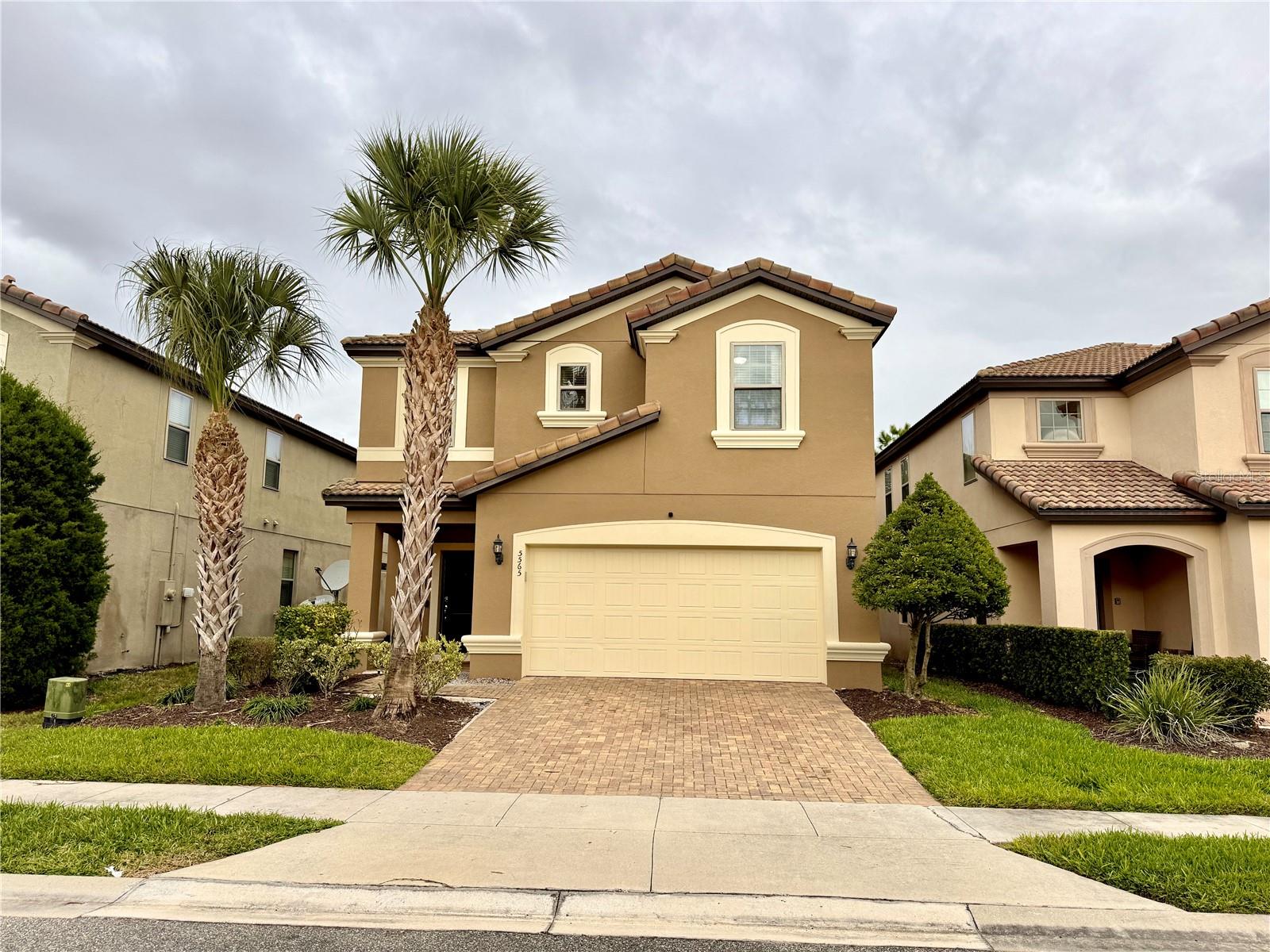 Listing photo 1 for 5565 Misty Oak Cir