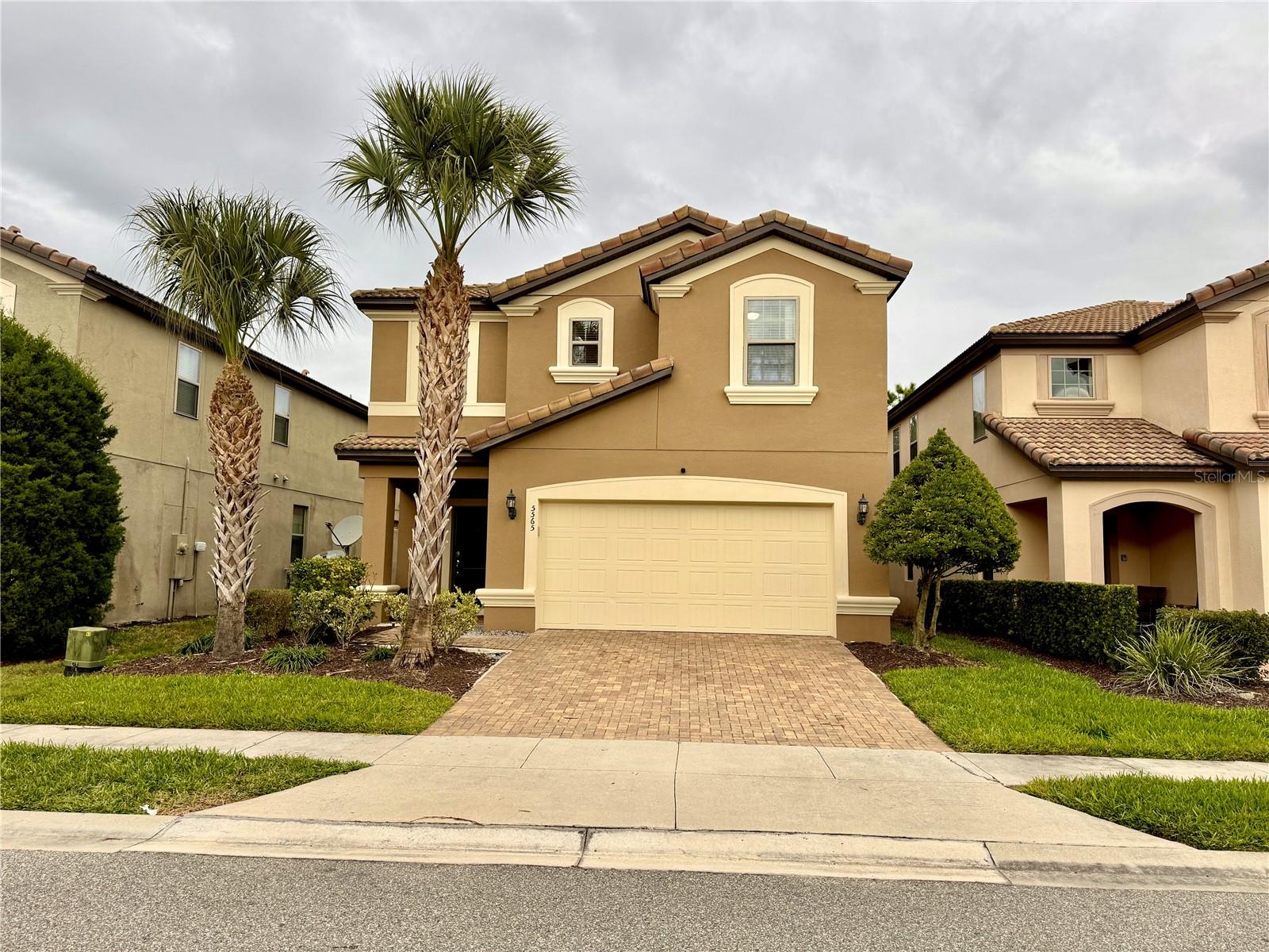 Listing photo 2 for 5565 Misty Oak Cir
