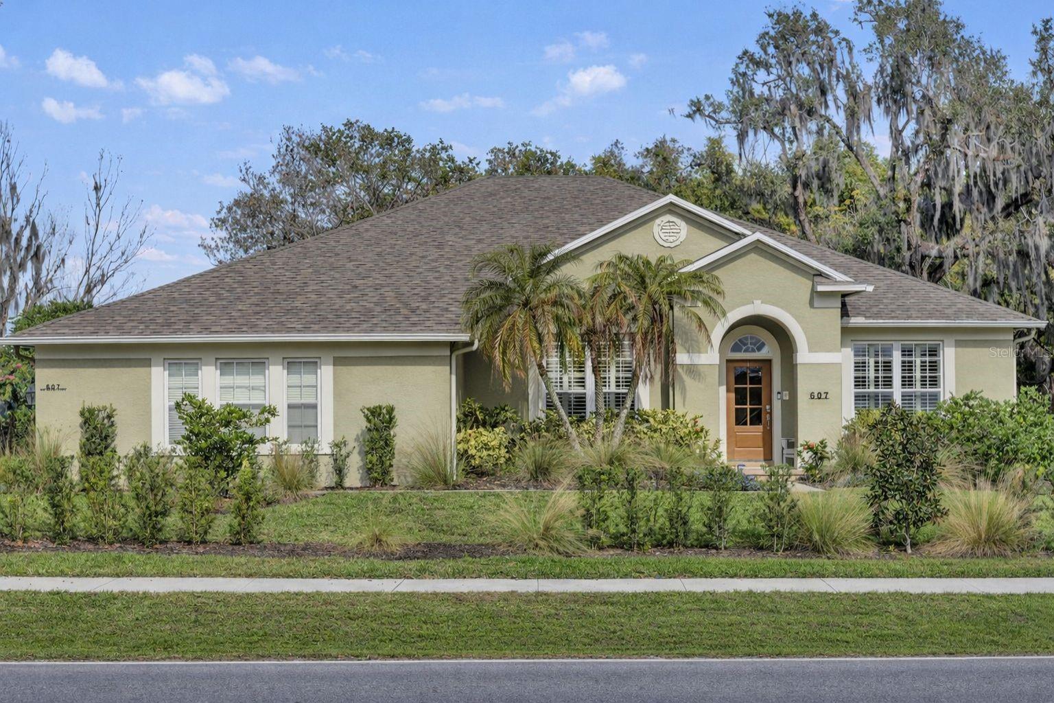 607 E OAKLAND AVENUE