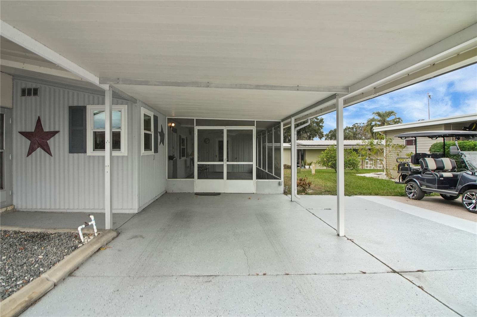 Listing photo 3 for 11 Orangewood Dr