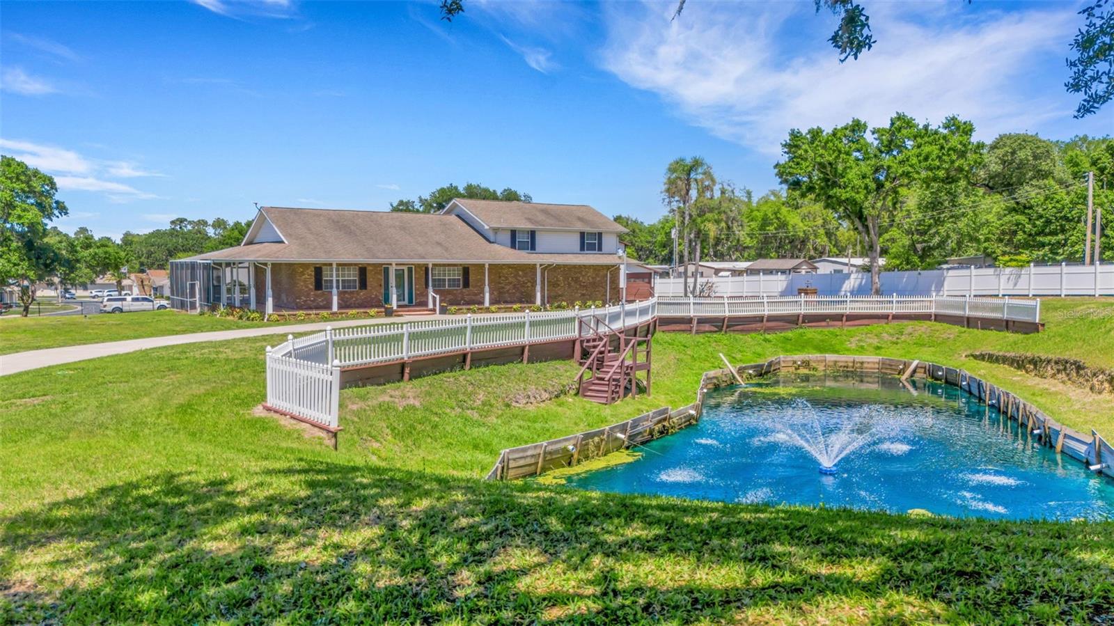 Listing photo 1 for 5905 Magnolia Ln