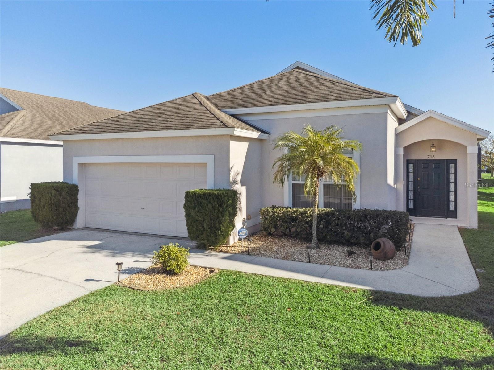 Listing photo 2 for 718 Corvina Dr