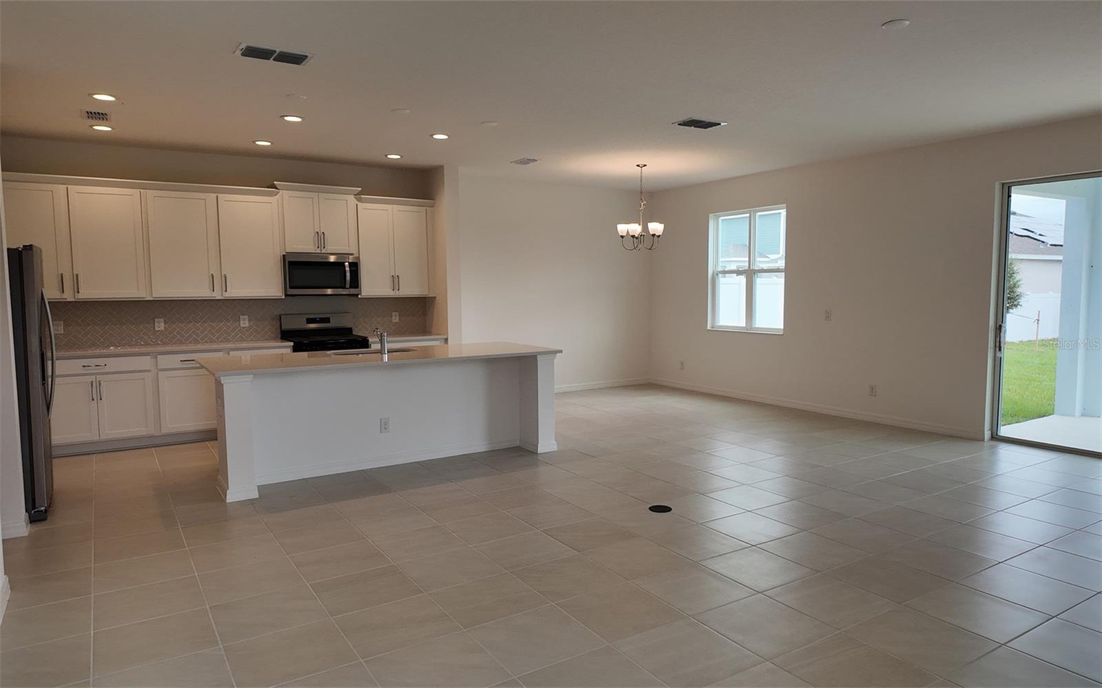 Listing photo 3 for 6888 Spanish Imperial St