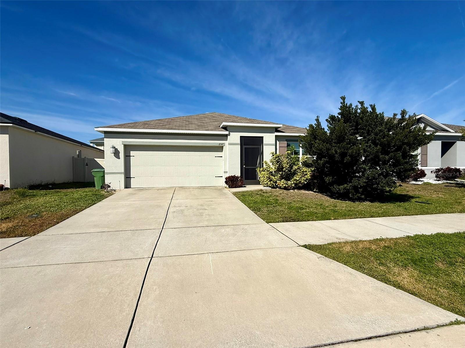 Listing photo 3 for 257 Meadowbrook Blvd